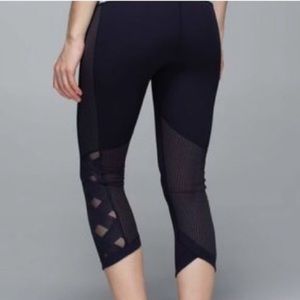 Lululemon Black Var-city Cris cross Mesh Active Crop Leggings Size 4